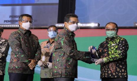 Provinsi Kepulauan Bangka Belitung terpilih menerima penghargaan Pemerintah Daerah Terbaik Peduli Perlindungan Konsumen. Dari 34 provinsi di Indonesia, Pemprov. Babel termasuk ke dalam enam provinsi terbaik dalam melindungi konsumen. 