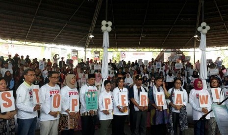 Provinsi NTB deklarasikan gerakan setop perkawinan anak di Taman Budaya NTB, Jalan Majapahit, Mataram, NTB, Ahad (10/12).