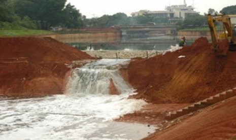 Proyek pembangunan Banjir Kanal Timur (BKT).