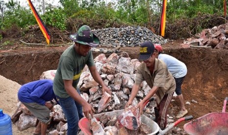 proyek pembangunan embung yang dilaksanakan di Nagari atau Desa Sitiung, Kabupaten Dharmasraya, Sumatra Barat 