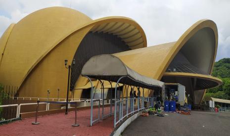 Keong Emas di Taman Mini Indonesia Indah (TMII). Menyambut libur Lebaran, TMII akan membuka 11 wahananya. Keong Emas tidak termasuk.