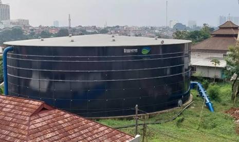 Proyek water tank di samping perumahan warga di Kelurahan Mekarjaya, Kecamatan Sukmajaya, Kota Depok, Jawa Barat.