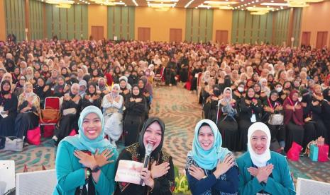 Prudential Syariah mengadakan berbagai kegiatan menarik bagi para pengunjung Women Festive 2024, seperti edukasi seputar finansial dan asuransi syariah, konsultasi keuangan langsung dengan tenaga pemasar, dan tes kadar lemak gratis.