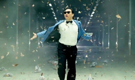 Psy dengan Gangnam Style-nya.