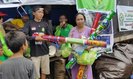 Psychological First Aid (PFA) yang dilakukan  Dompet Dhuafa untuk mengantisipasi trauma kepada para penyintas di Desa Gane Luar, Halmahera Selatan.