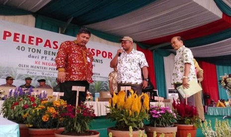 PT. Agri Makmur Pertiwi yang telah mengekspor jagung manis ke Negeri Tirai Bambu tersebut sejumlah 40 ton senilai 540 ribu dolar AS atau sekitar Rp 7,5 miliar. Pelepasan ekspor benih jagung manis dilakukan Dirjen Hortikultura, Kementerian Pertanian, Prihasto Setyanto di Pare, Kabupaten Kediri, Jawa Timur, Selasa (7/1)