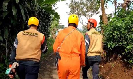 PT Angkasa Pura (AP) II (Persero) memberangkatkan Tim Satgas Tanggap Bencana Gempa Cianjur yang terdiri dari 16 karyawan AP II yang antara lain bertugas di unit Airport Rescue and Fire Fighting Service (ARFF) dan Aviation Security, serta 1 orang dokter.