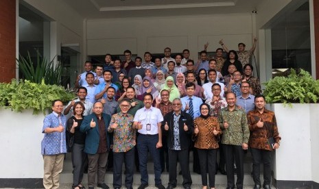 PT Angkasa Pura II (Persero) bekerja sama dengan School of Business and Management (SBM) Institut Teknologi Bandung (ITB) dalam bidang pendidikan.