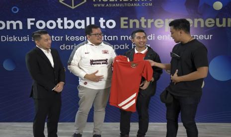 PT Asia Multidana menunjukan kepedulian pada masyarakat Indonesia, khususnya para pecinta sepakbola. Asia Multidana kemudian turut menghadirkan pegiat sekaligus stakeholder sepak bola yang memiliki pengalaman dan sepak terjang di dunia kewirausahaan di antaranya mantan pemain Timnas Indonesia, Hamka Hamzah, Wakil Ketua Umum HIPMI Jaya, Adrian Dwitomo, Wakil dan Ketua Umum HIPMI Jakarta Utara,  dr. Michael S Rampangilei.