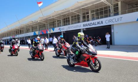 PT Astra Honda Motor (AHM) kembali menghadirkan CBR Track Day 2023 yang menawarkan sensasi pengalaman berkendara langsung di Pertamina Mandalika International Street Circuit (Sirkuit Mandalika). 