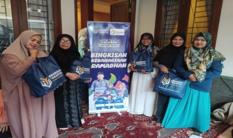 PT Asuransi Jasindo Syariah ( Jasindo Syariah) bersama Amanah Takaful galang kolaborasi salurkan program Kado bagi Guru Ngaji binaan FKMT Jakarta Pusat. 