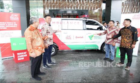 PT Asuransi Jiwa Generali Indonesia (Generali Indonesia) menyerahkan bantuan ambulans kepada  Rumah Sakit Griya Medika Tulang Bawang - Lampung di Jakarta, Selasa (20/12/2022). 