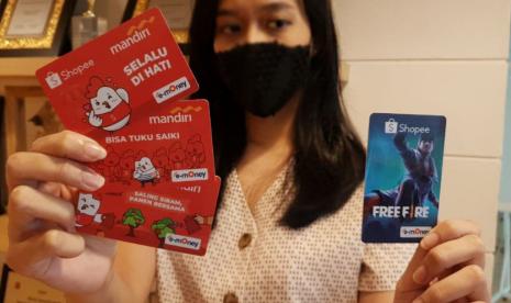 PT Bank Mandiri (Persero) Tbk bersinergi dengan platform belanja daring Shopee, menerbitkan kartu e-money co-branding Shopee dan Garena Games. 