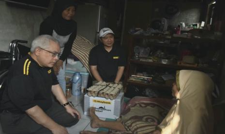 PT Bank Maybank Indonesia Tbk melalui Unit Usaha Syariah (UUS) bersama Maybank Islamic menggelar program Regional Ramadhan Relief di Jakarta, Sabtu (2/4/2024).