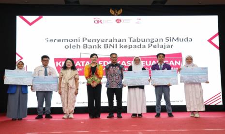 PT Bank Negara Indonesia (Persero) Tbk atau BNI bersama Otoritas Jasa Keuangan (OJK) menggelar kegiatan edukasi keuangan bagi pelajar SMA/sederajat di wilayah Jakarta Selatan dalam rangka meningkatkan literasi keuangan serta Pelindungan Konsumen dan masyarakat.