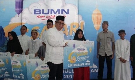 PT Bank Negara Indonesia (Persero) Tbk (BNI) bersama PT Pindad dan PT Dirgantara Indonesia berkolaborasi membagikan paket bantuan Ramadan 2019.