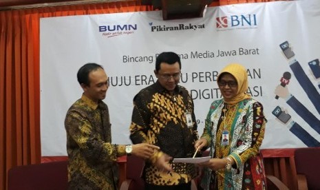 PT Bank Negara Indonesia (Persero) Tbk (BNI) sedang bertransformasi menjadi bank digital yang mampu bersaing di era industri 4.0. Salah satunya, dengan menciptakan New Banking Experiences melalui diferensiasi channel layanan perbankan serta mengembangkan Digital Business baru lengkap dengan ekosistemnya untuk nasabah.