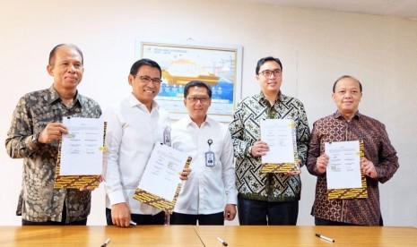  PT Bank Negara Indonesia (Persero) Tbk menandatangani Nota Kesepahaman dan Kerjasama dengan Perum Perhutani, PT Perkebunan Nusantara (PTPN) XII, dan PT Asuransi Jasa Indonesia (Jasindo) terkait pemanfaatan kawasan hutan di area milik Perhutani untuk kegiatan budi daya tanaman kopi guna mendukung ketahanan pangan. 