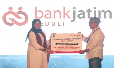 PT Bank Pembangunan Daerah Jawa Timur Tbk (Bank Jatim) menyalurkan bantuan Corporate Social Responsibility (CSR) kepada Pemerintah Kabupaten Banyuwangi.