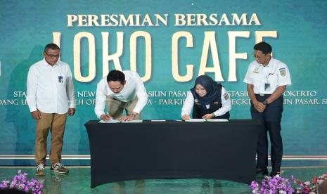 PT Bank Rakyat Indonesia (Persero) Tbk atau BRI bersama PT Kereta Api Indonesia (Persero) atau KAI dan PT Reska Multi Usaha atau RMU, yang merupakan anak usaha KAI memperkuat kolaborasi strategis dengan mengimplementasikan sistem pembayaran berbasis QRIS (Quick Response Code Indonesian Standard) di Resto on Train dan Loko Café.