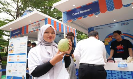 PT Bank Rakyat Indonesia (Persero) Tbk atau BRI terus menunjukkan komitmennya dalam mendukung pertumbuhan ekonomi kerakyatan melalui pemberdayaan ekosistem desa.