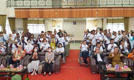 PT Bank Rakyat Indonesia (Persero) tbk kembali menyelenggarakan program Pelatihan dan Pemagangan Administrasi & Wirausaha BRISahabatDisabilitas Program ini bekerjasama dengan Menembus Batas yang merupakan program pelatihan untuk memberdayakan teman-teman disabilitas melalui pelatihan Administrasi dan Wirausaha yang berdomisili di Medan dan sekitarnya. 