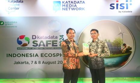 PT Bank Syariah Indonesia Tbk (BSI) mendapatkan penghargaan Katadata Green Initiative Awards. Penghargaan itu merupakan bagian dari acara Sustainability Action for The Future Economy (SAFE) 2024 yang digelar Katadata di Grand Ballroom Hotel Kempinski, Jakarta, Rabu (7/8).