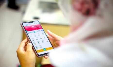 Kinerja Bank Syariah di Indonesia: Bank Syariah Indonesia Tbk. memaksimalkan aplikasi mobile banking BSI Mobile untuk memperkuat ekosistem sosial dan komersil perbankan syariah.