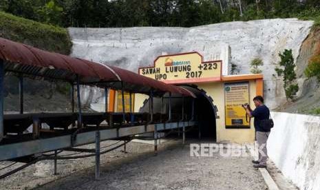 PT Bukit Asam Tbk dan Pemkot Sawahlunto, Sumatra Barat berencana membuka lubang tambang baru untuk destinasi wisata. Lubang-lubang tambang yang dikelola PTBA memang tak lagi beroperasi menyusul biaya produksi batu bara yang tak lagi ekonomis bagi perusahaan. 