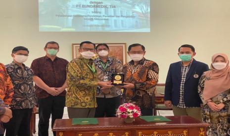 PT Bundamedik Tbk (BMHS) melakukan kerjasama dengan Fakultas Kedokteran Universitas Airlangga (UNAIR) pada bidang pendidikan, penelitian serta pengabdian kepada masyarakat