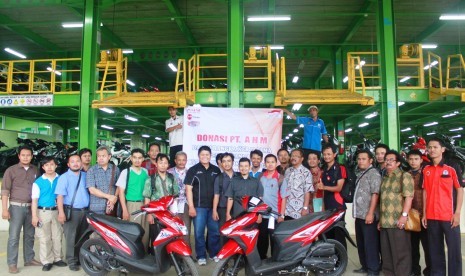 PT Daya Adicipta Mustika (DAM) selaku distributor utama sepeda motor dan suku cadang Honda di Jawa Barat bekerja sama dengan PT Astra Honda Motor (AHM) kembali mendonasikan sepeda motor Honda kepada 18 SMK Kurikulum Teknik Sepeda motor (KTSM) binaan Honda 