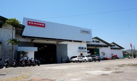 PT Hino Motors Sales Indonesia (HMSI) meresmikan depo suku cadang terbaru di Makassar, Sulawesi Selatan. 