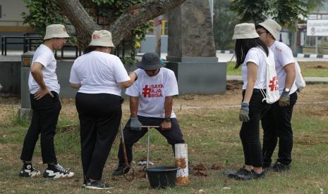 PT HM Sampoerna Tbk (Sampoerna) memperingati Hari Bersih-bersih Sedunia dengan menginisiasi pembangunan sumur biopori di fasilitas produksi di Karawang, Jawa Barat, Kamis (21/9/2023).