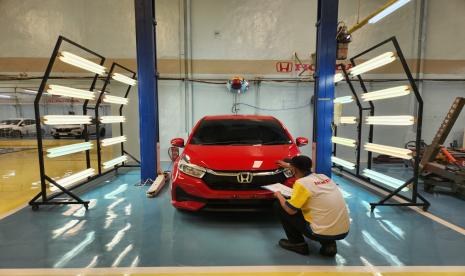 PT Honda Prospect Motor (HPM) meresmikan layanan purnajual untuk fasilitas bodi dan cat melalui Honda Surabaya Center yang merupakan layanan terbesar di Jawa Timur.