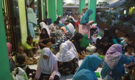 PT Jamkrindo Syariah bekerja sama dengan Dompet Dhuafa menebar kebaikan dengan warga pesisir. 