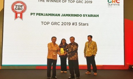 PT Jamsyar (Jamkrindo Syariah) menyabet penghargaan sebagai Top GRC 2019, di ajang Top Governance, Risk & Compliance (GRC) Award 2019