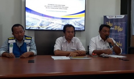 PT Jasa Marga dan Badan Pengatur Jalan Tol (BPJT) memberikan keterangan pers ihwal kenaikan tarif tol di Kantor PT Jasa Marga Pandaan-Malang, Singosari, Malang, Selasa (6/8).