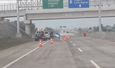 PT Jasamarga Ngawi Kertosono (PT JNK), selaku operator Jalan Tol Ngawi-Kertosono, bekerja sama dengan kepolisian membuka kembali jalur Tol Caruban-Madiun sejak Jumat (8/3), pukul 02.25 WIB.