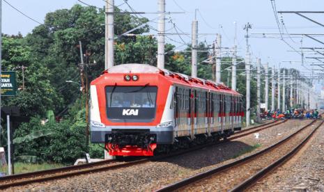 PT Kereta Api Indonesia (KAI) KAI tengah menyiapkan rangkaian KA feeder Kereta Cepat Jakarta Bandung (KCJB). 