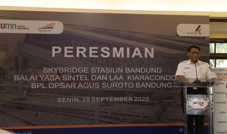 PT Kereta Api Indonesia (Persero) meresmikan pembangunan Skybridge Stasiun Bandung yang bertujuan untuk meningkatkan keamanan dan kenyamanan pelanggan saat berpindah peron di Stasiun Bandung.