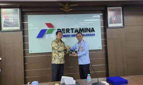 PT Kilang Pertamina Internasional RU VI Balongan dianugerahi dua penghargaan. 