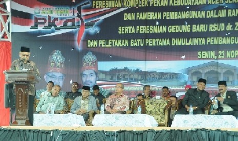  PT Medco Energi Internasional Tbk, Senin (23/11) memulai pembangunan fasilitas produksi lapangan gas Blok A di Aceh Timur, Provinsi Aceh. CEO PT Medco Energi Lukman Mahfoedz dan Gubernur Aceh Zaini Abdullah memberikan sambutan.