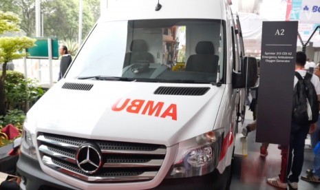 PT Mercedes-Benz Distributor Indonesia menampilkan Mercedes-Benz Spriter sebagai ambulans.