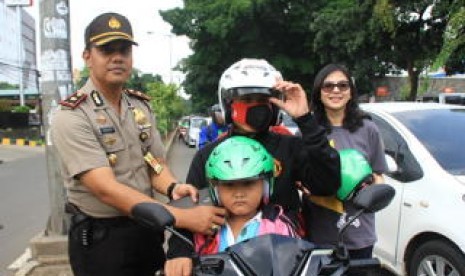 PT Mitra Pinasthika Mustika Tbk (MPM), perusahaan konsumer otomotif di Indonesia, bersama Forum Wartawan Otomotif Indonesia (Forwot), kembali menggelar aksi kampanye safety riding di kawasan Duren Sawit, Jakarta Timur, Rabu (20/4).