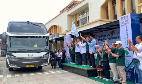 PT Panasonic Gobel Indonesia (PGI) mengadakan Mudik Nyaman yang kelima untuk membantu para pegawainya merayakan Hari Raya Idul Fitri 1444 H bersama keluarga di daerah masing-masing. Pelepasan Mudik Nyaman ini dilakukan di dua titik keberangkatan, yakni dari PT Panasonic Manufacturing Indonesia (PMI) di Jakarta Timur dan PT Panasonic Gobel Energy Indonesia (PECGI) di Cikarang, Kamis (20/4/2023).