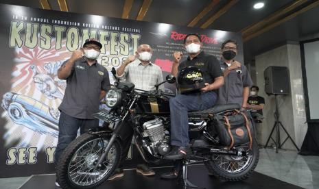 PT Pegadaian mendukung peningkatan kreativitas anak bangsa di sektor otomotif dengan meluncurkan motor custom The Gade ST150 pada event Kustomfest 2021 di pelataran Gedung Pegadaian Salemba.