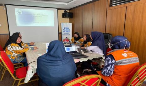 PT Pelindo bersama Rumah Zakat dan Puskesmas Kecamatan Cilincing telah menggelar sebuah pelatihan kader Posyandu Lansia dengan tujuan meningkatkan keterampilan dan pengetahuan para kader dalam memberikan layanan kesehatan kepada lansia. Acara yang berlangsung di aula Puskesmas ini dihadiri oleh 4 orang kader Posyandu Lansia yang aktif menjalankan Posyandu Lansia Cempaka di RW.09 pada hari Rabu, (6/3/2024).