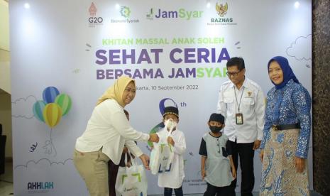  PT Penjaminan Jamkrindo Syariah bersinergi dengan Badan Amil Zakat Nasional (BAZNAS) dalam menggelar acara khitanan massal, yang menyasar puluhan anak mustahik. Acara khitanan massal ini merupakan rangkaian dari milad Jamkrindo Syariah ke-8 yang jatuh pada 19 September mendatang. 