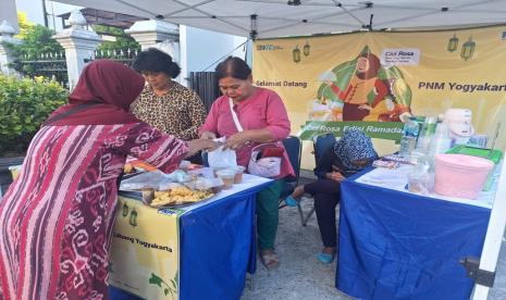 PT Permodalan Nasional Madani (PNM) gelar bazar kuliner di setiap cabang di 62 Cabang PNM di seluruh Indonesia. Kegiatan bertajuk CICI ROSA atau Cicip Cicip Produk Nasabah Mekaar ini merupakan aksi pemberdayaan dengan menciptakan pasar produk nasabah Mekaar. CICI ROSA mempertemukan pedagang yang merupakan nasabah Mekaar dengan masyarakat sekitar.