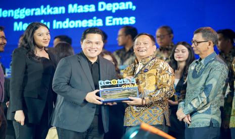 PT Permodalan Nasional Madani (PNM) menerima Award Top Contributor BUMN For Communications di ajang BCOMSS 2024 yang digelar Kementerian Badan Usaha Milik Negara (BUMN).